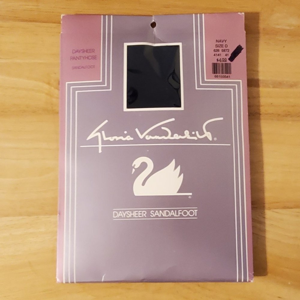 Gloria Vanderbilt Navy Daysheer Sandalfoot Pantyhose NIP--size D